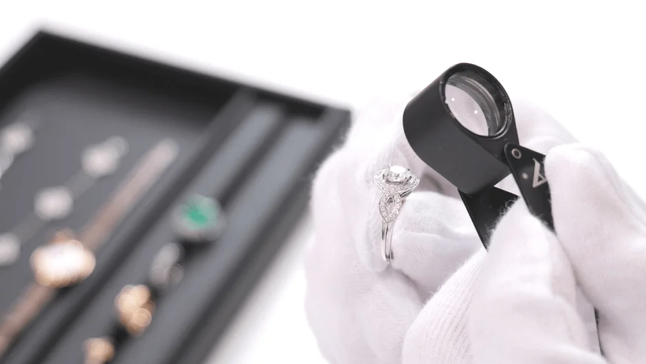 宝石鑑定,ダイヤモンドリング,ルーペ,白手袋,ジュエリー,鑑定士,貴金属,宝飾品,精密検査