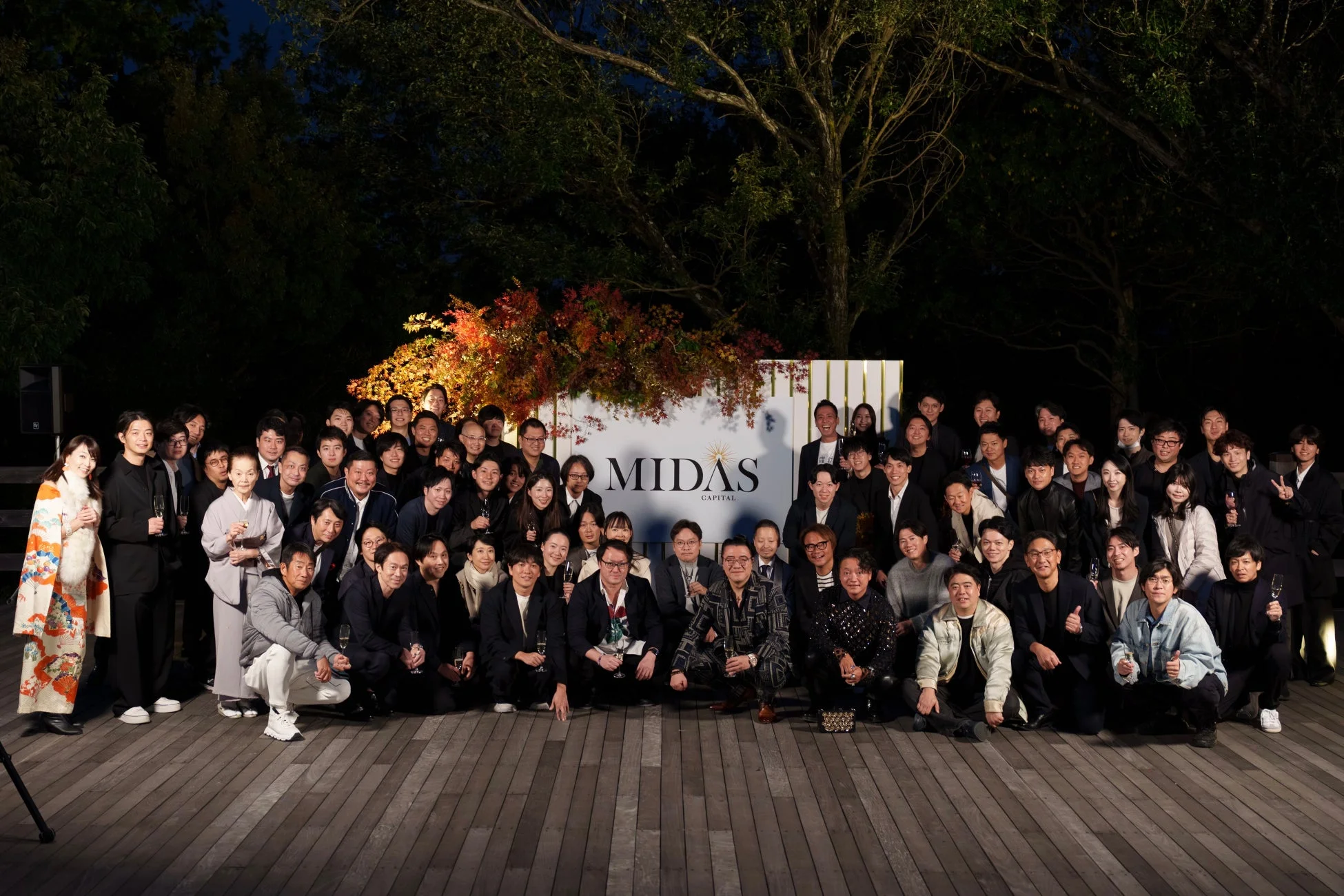 ミダスキャピタル関係者の集合写真