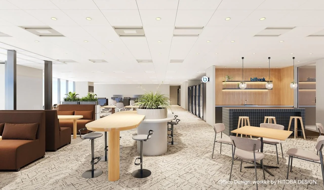 多様なワークスペースや休憩エリアが配置されたオフィス空間