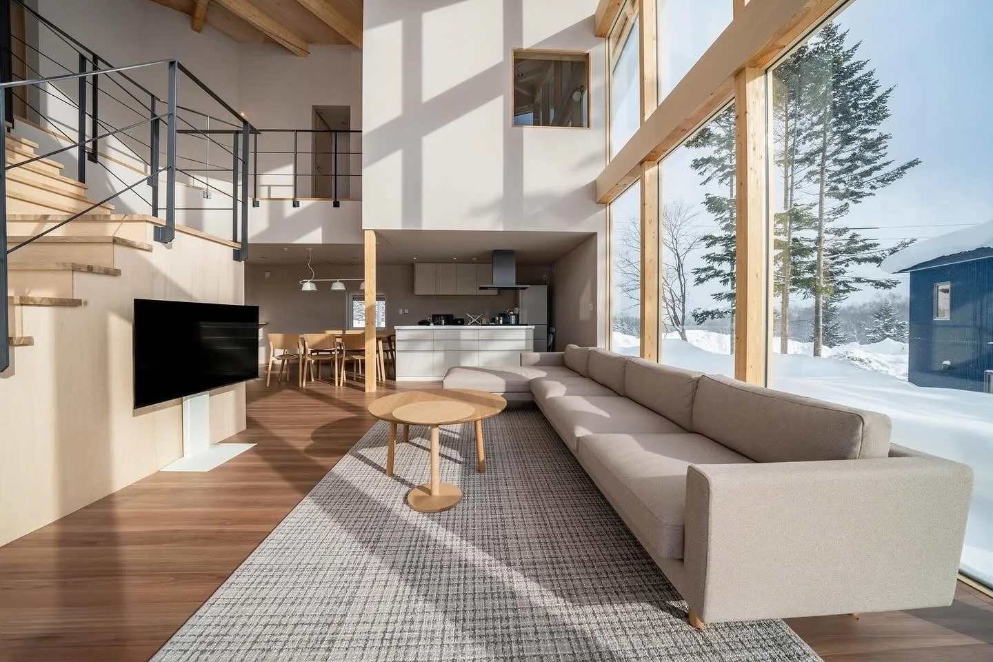 モダンなリビングダイニングキッチン