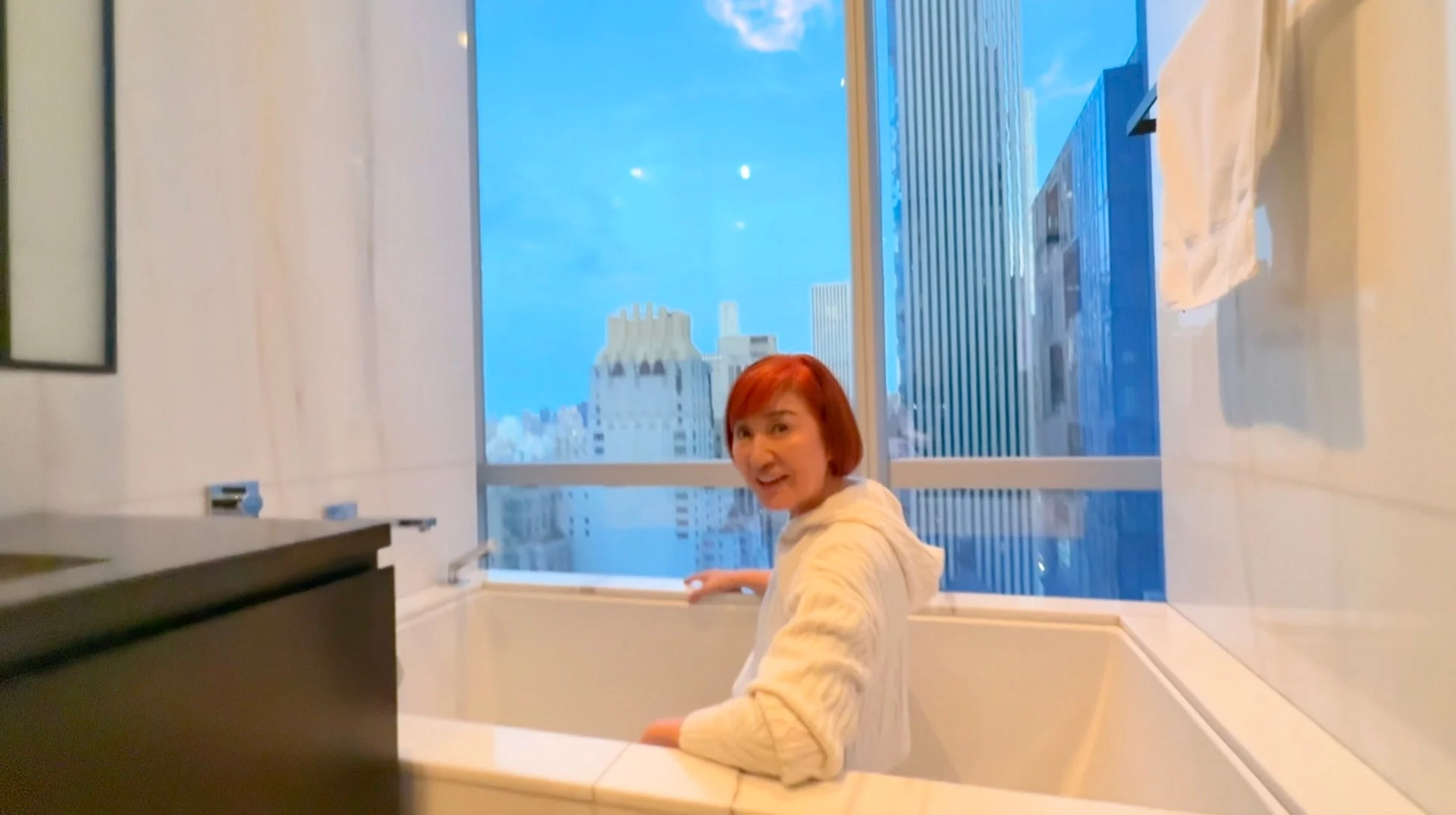 マンハッタンを一望するバスルーム