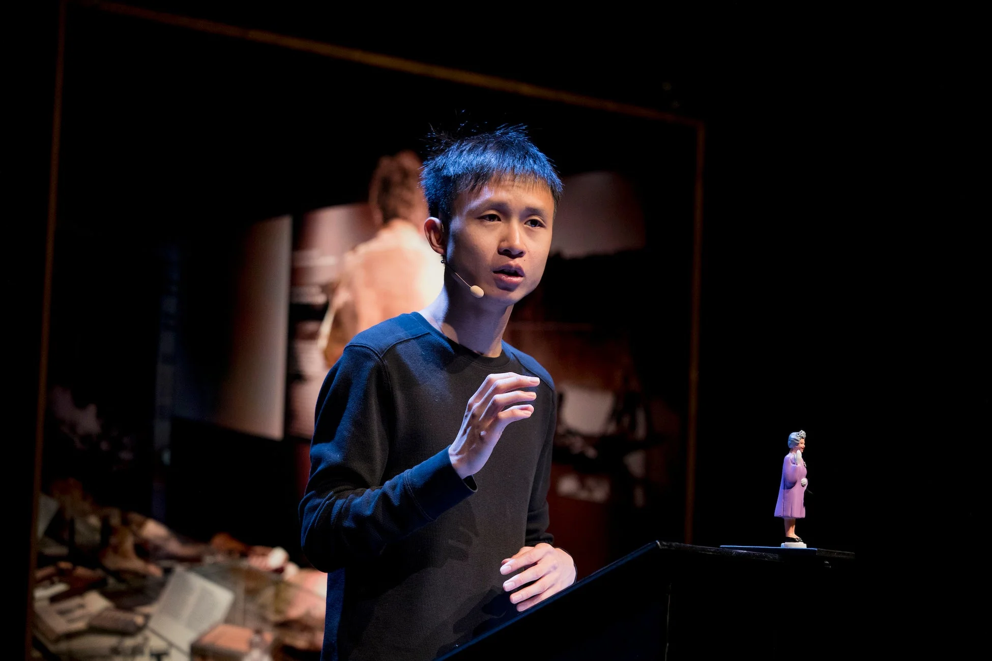 ホー・ルイ・アン氏と思われる人物がスピーチ