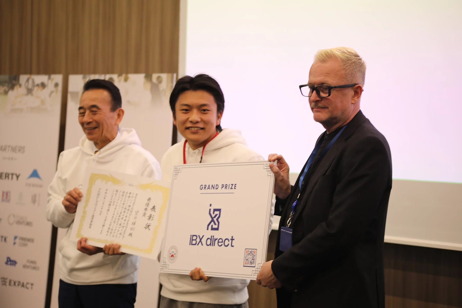 TOMOLプロジェクトでの表彰の様子