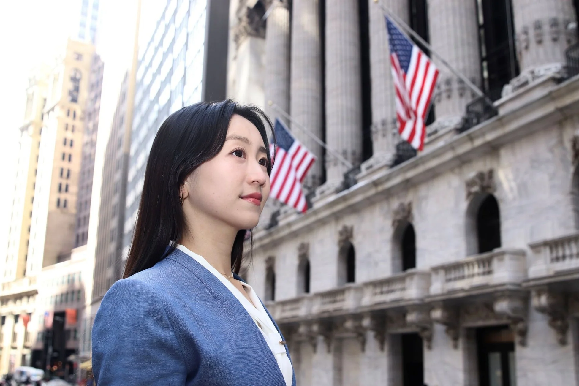 ウォール街での片渕茜キャスター