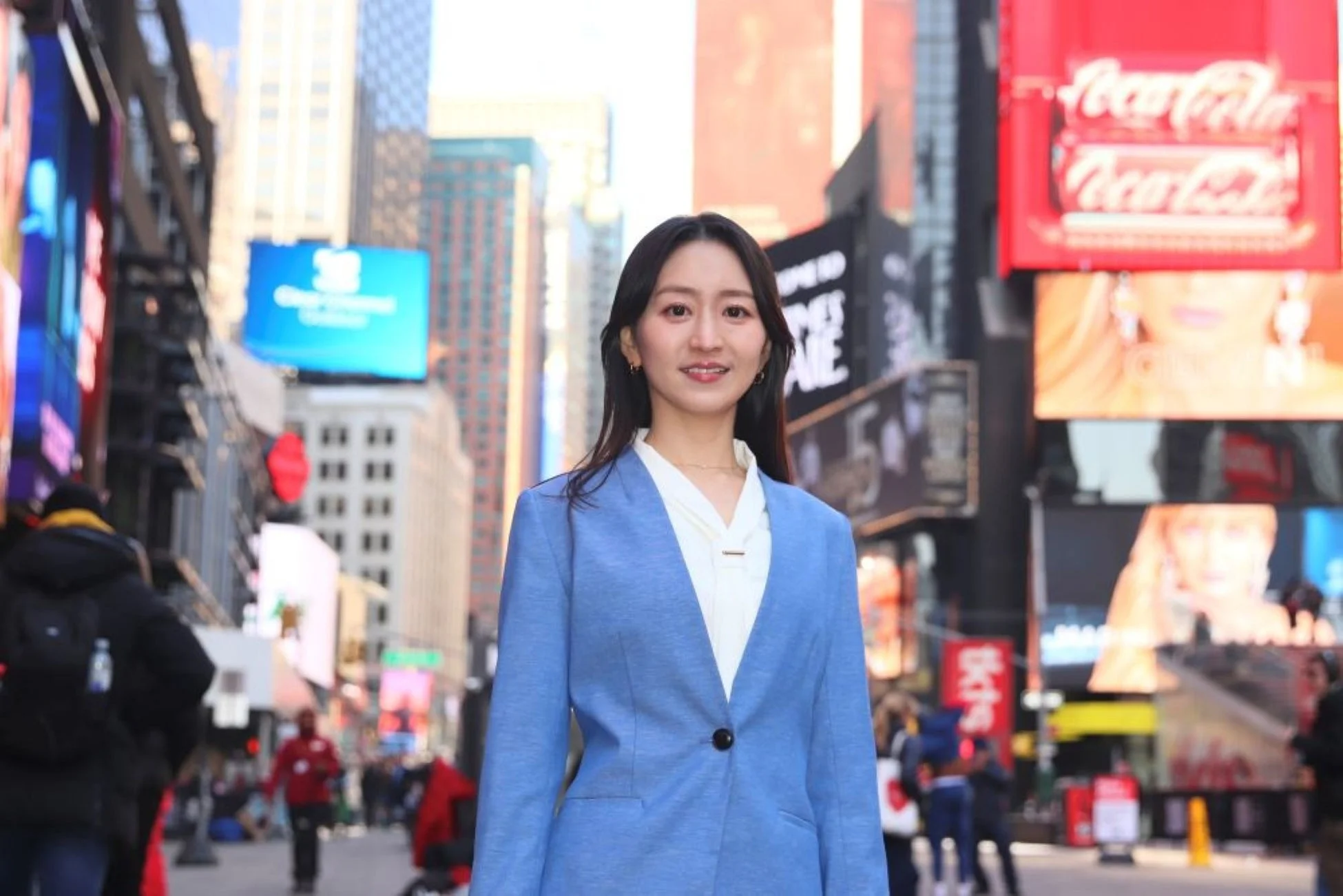 タイムズスクエアの片渕茜キャスター